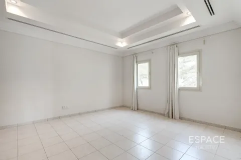 Vila u Meadows, Dubai, UAE 5 spavaćih soba, 571 m2 Br. 738203 - fotografija 14
