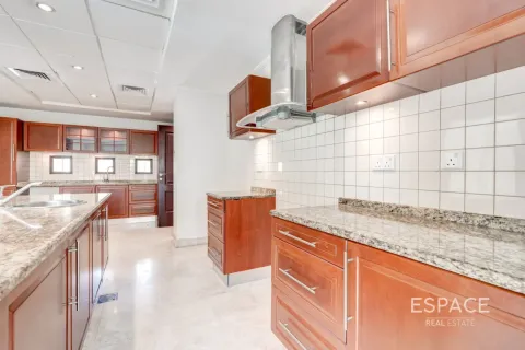 Vila u Meadows, Dubai, UAE 5 spavaćih soba, 571 m2 Br. 738203 - fotografija 5