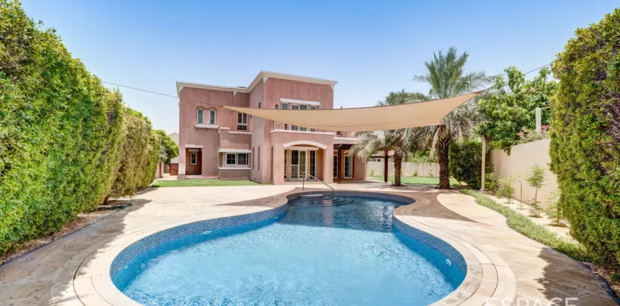Villa em Arabian Ranches, Dubai, EAU 5 quartos, 424 m2 № 738202