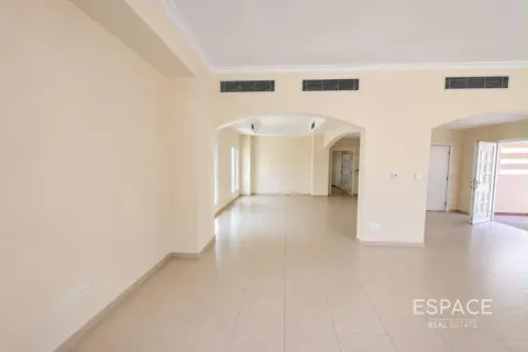 Vilă de închiriat în Meadows, Dubai, EAU 3 dormitoare, 320 mp.  №738206 - poză 9