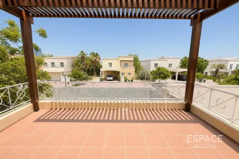 Vilă de închiriat în Meadows, Dubai, EAU 3 dormitoare, 320 mp.  №738206 - poză 10