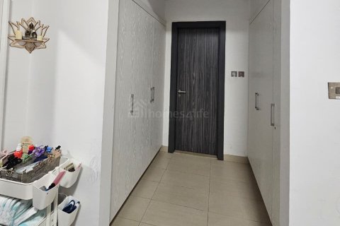 Motor City, Dubai, UAE의 판매용 아파트 침실 2개, 133제곱미터 번호 738691 - 사진 9