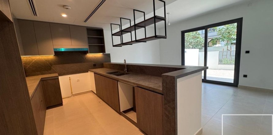 Shtëpi në qytet në Tilal Al Ghaf, Dubai, Emiratet e Bashkuara Arabe 4 dhoma gjumi, 225.01 m2. № 761229