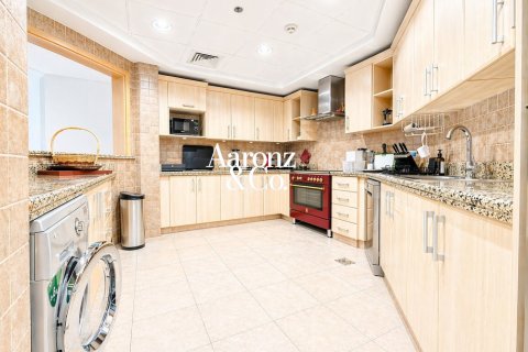 Apartman u Palm Jumeirah, Dubai, UAE 3 spavaćih soba, 206 m2 Br. 703112 - fotografija 14