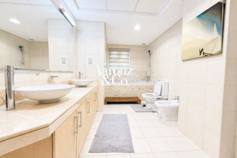 Apartman u Palm Jumeirah, Dubai, UAE 3 spavaćih soba, 206 m2 Br. 703112 - fotografija 15