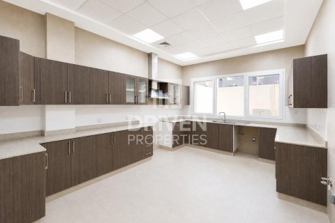 Vila u Mirdif, Dubai, UAE 4 spavaćih soba, 1532.99 m2 Br. 761984 - fotografija 16