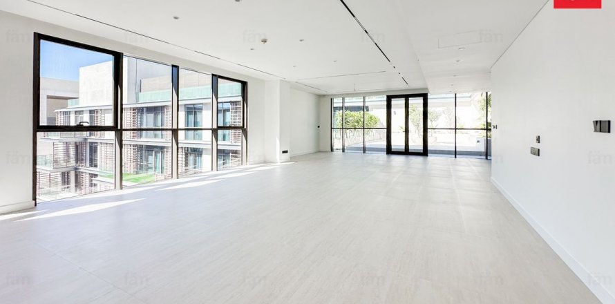 Huoneisto Al Wasl, Dubai, Arabiemiraatit 4 makuuhuonetta, 392 m2 № 630531
