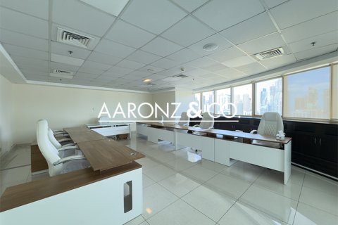Birojs Jumeirah Lake Towers, Dubaijā, AAE 142 m2 Nr. 681190