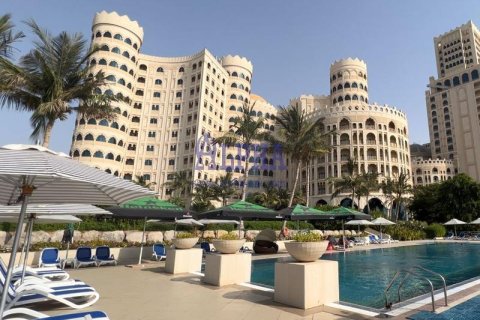 Lägenhet till försäljning i Al Hamra Village, Ras Al Khaimah, UAE 1 sovrum, 117.4 kvm Nr. 685604 - fotografi 1