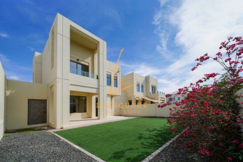 Вілла в Рим, Дубай, ОАЕ 3 спальні, 283м2 № 685606