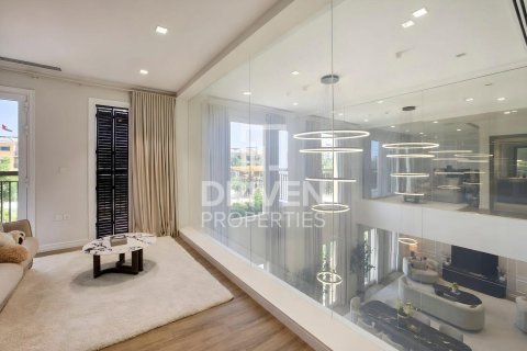 Villa te huur in Jumeirah, Dubai, VAE 4 slaapkamers, 263.19 vr.m., nr 745381 - foto 15