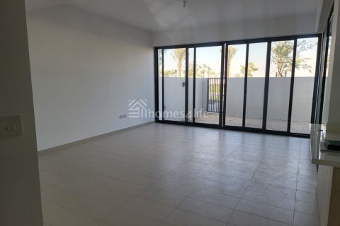 Townhouse in Dubai Land, UAE 4 bedrooms, 274 sq.m. № 718106 - photo 2