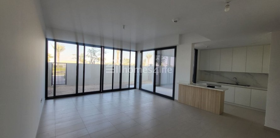 Townhouse in Dubai Land, UAE 4 bedrooms, 274 sq.m. № 718106