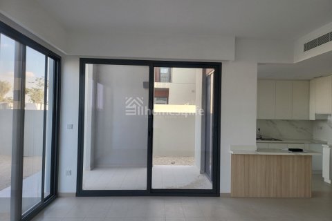 Townhouse in Dubai Land, UAE 4 bedrooms, 274 sq.m. № 718106 - photo 3