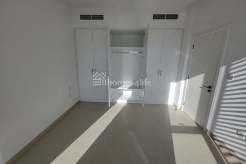 Townhouse in Dubai Land, UAE 4 bedrooms, 274 sq.m. № 718106 - photo 8
