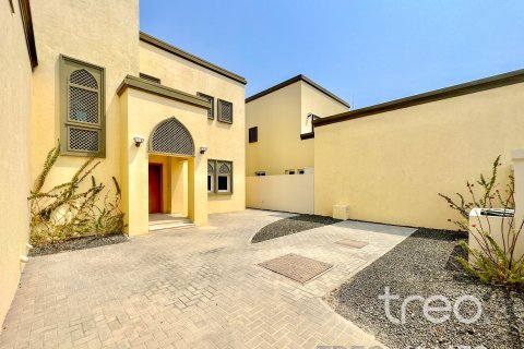 Vila u Jumeirah Park, Dubai, UAE 3 spavaćih soba, 284.56 m2 Br. 733540 - fotografija 15