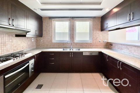 Vila u Jumeirah Park, Dubai, UAE 3 spavaćih soba, 284.56 m2 Br. 733540 - fotografija 12