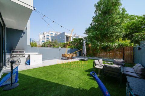 Villa til salg i Motor City, Dubai, UAE 3 soveværelser, 240 kvm № 765851 - foto 28