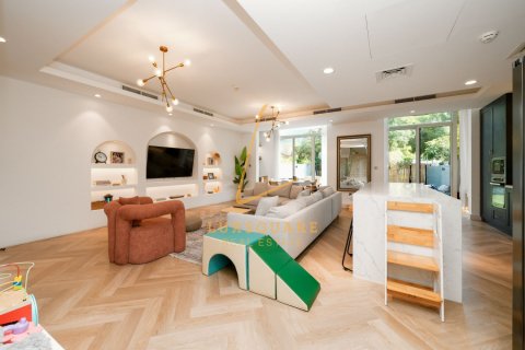 Villa til salg i Motor City, Dubai, UAE 3 soveværelser, 240 kvm № 765851 - foto 2