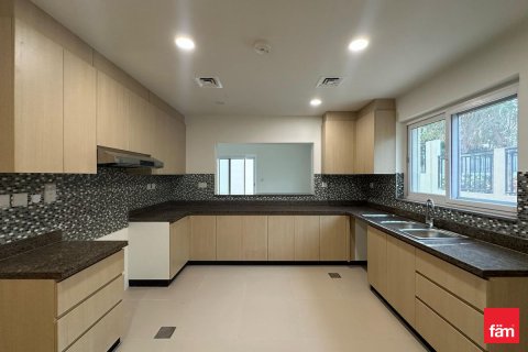 Вилла Дубай, БАӘ-да 4 жатын бөлмелер, 441.3 м² № 661844 - фото 3