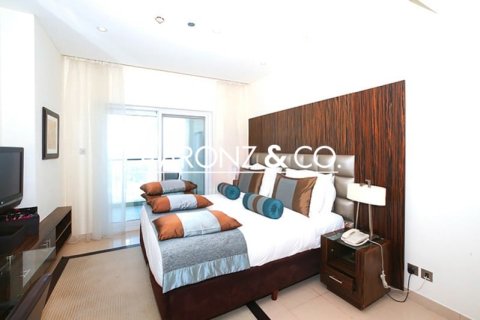 Apartmen di Jumeirah Lake Towers, Dubai, UAE 1 bilik tidur, 70 meter persegi № 701723