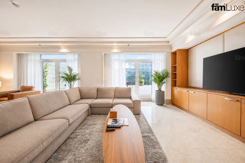Appartamento a DIFC, Dubai, EAU 2 camere da letto, 155 mq. № 712938