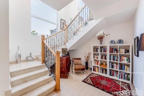 Vila u gradu Jumeirah Park, Dubai, UAE 4 spavaće sobe, 499 m2 Br. 641052 - Slika 11