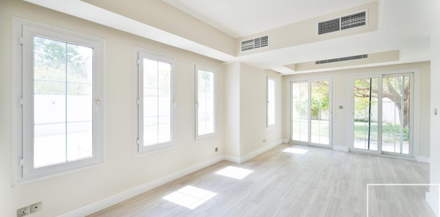 Townhouse in The Springs, Dubai, UAE 3 bedrooms, 209 sq.m. № 641050