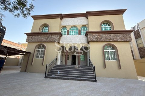 Купить виллу в Al Rawda, Аджман, ОАЭ 10 спален, 929м2, № 652595 - фото 1