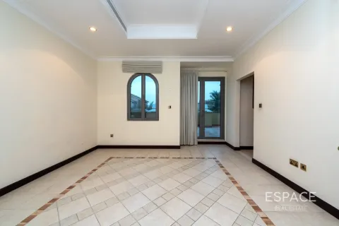 Villa Palm Jumeirah, Dubaijā, AAE 4 istabas, 465 m2 Nr. 649483 - attēls 4