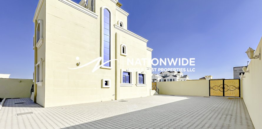 阿联酋 Abu Dhabi 别墅  5 卧, 1058 平方米 , 编号 678597