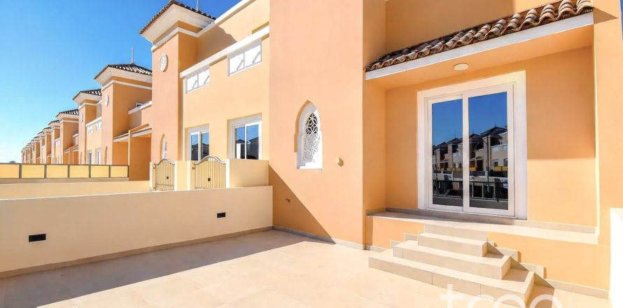 Kaupunkipientalo Dubai, Arabiemiraatit 4 makuuhuonetta, 241.55 m2 № 733948