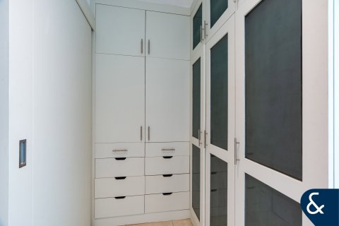 Apartmen di TRAVO di The Views, Dubai, UAE 1 bilik tidur, 77 meter persegi № 698339 - foto 14