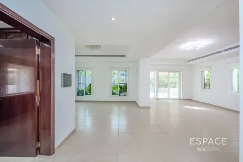 Villa itt: Arabian Ranches, Dubai, EAE, 4 hálószoba, 361 m², azonosító: 738410 - fénykép 3