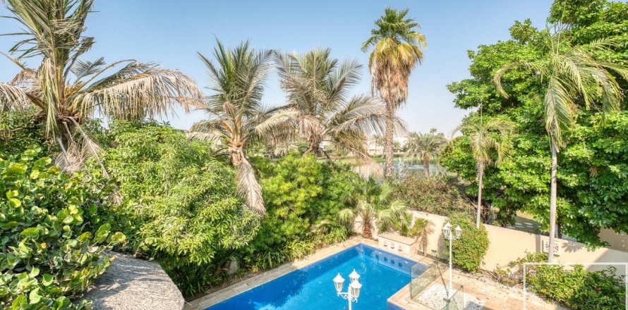 Villa asukohaga Meadows, Dubai, AÜE: 5 magamistoaga, 552 m² Nr 650753