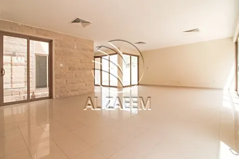 Villa till försäljning i Al Raha Gardens, Abu Dhabi, UAE 4 sovrum, 300 kvm Nr. 662938 - fotografi 3