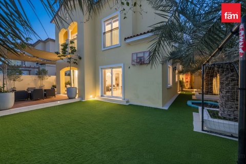 Villa zum Verkauf in Dubai, VAE 4 Schlafzimmer, 400 m2 Nr. 678988 - Foto 4