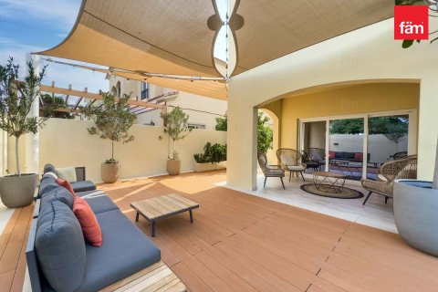 Villa zum Verkauf in Dubai, VAE 4 Schlafzimmer, 400 m2 Nr. 678988 - Foto 26