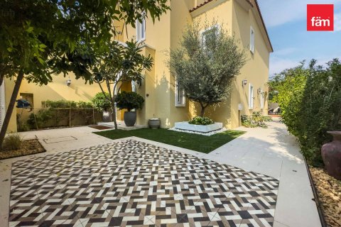 Villa zum Verkauf in Dubai, VAE 4 Schlafzimmer, 400 m2 Nr. 678988 - Foto 11