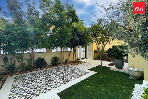 Villa til salgs i Dubai, Emiratene 4 soverom, 399.9 kvm Nr. 678988 - Foto 17