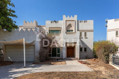 Вілла в Jumeirah Islands, Дубай, ОАЕ 4 спальні, 488м2 № 707263