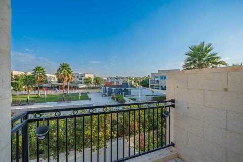 فيلا للإيجار في داماك هيلز (أكويا باي داماك)، دبي، الإمارات العربية المتحدة 4 غرفة نوم ، 112 متر مربع ، رقم 679658 - صورة 2