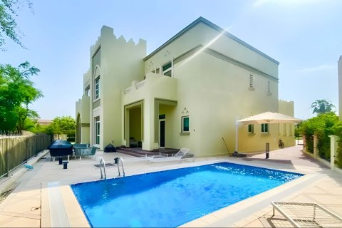 Villa in Jumeirah Islands, Dubai, UAE 4 bedrooms, 490.99 sq.m. № 750938 - photo 2