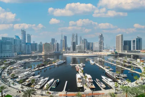 Duplex a Business Bay, Dubai, EAU 4 camere da letto, 735 mq. № 737763