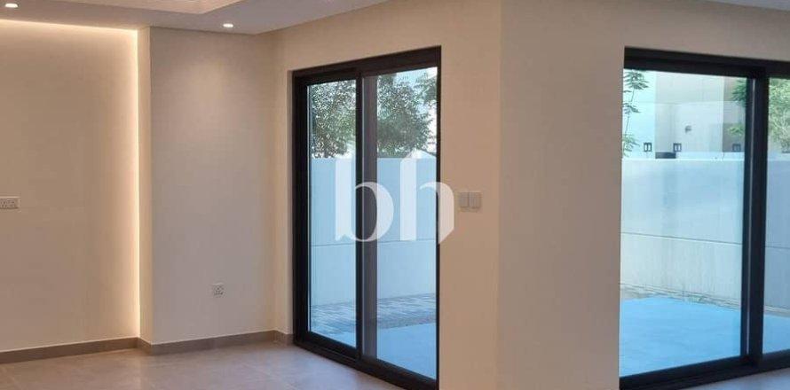 Al Rahmaniya, Sharjah, UAE의 빌라 침실 3개, 255제곱미터 번호 642922