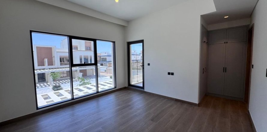 Kaupunkipientalo Dubai, Arabiemiraatit 4 makuuhuonetta, 144.3 m2 № 758532