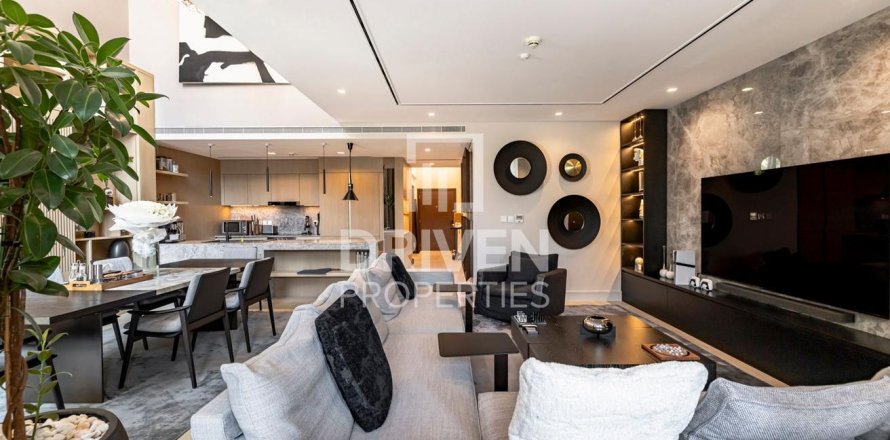 Vilë në Jumeirah, Dubai, Emiratet e Bashkuara Arabe 3 dhoma gjumi, 275 m2. № 683023