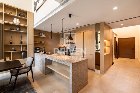 Vilë në Jumeirah, Dubai, Emiratet e Bashkuara Arabe 3 dhoma gjumi, 275 m2. № 683023 - Foto 12