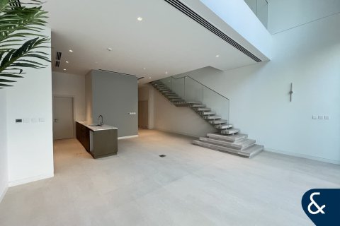 Снять в аренду таунхаус в Дубай, ОАЭ 3 спальни, 344м2, № 698152 - фото 1