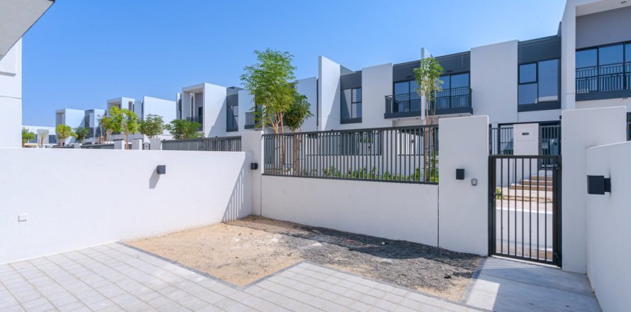 Vila u gradu Dubai Land, Dubai, UAE 3 spavaće sobe, 181 m2 Br. 700408